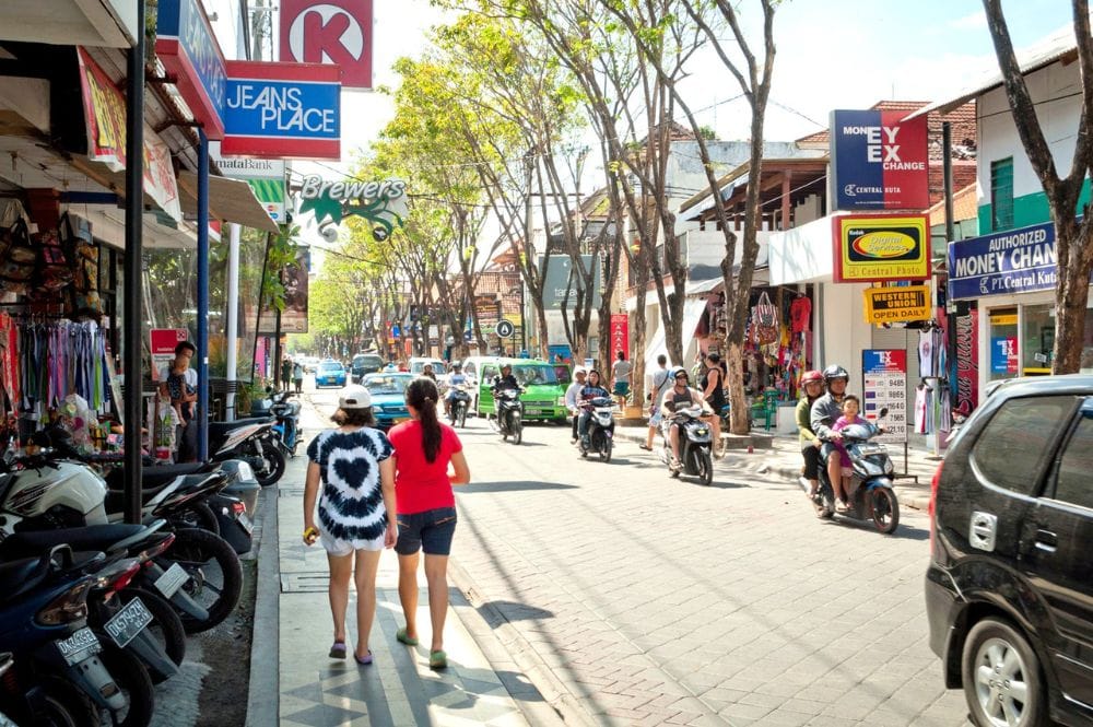 sewa mobil di bali legian